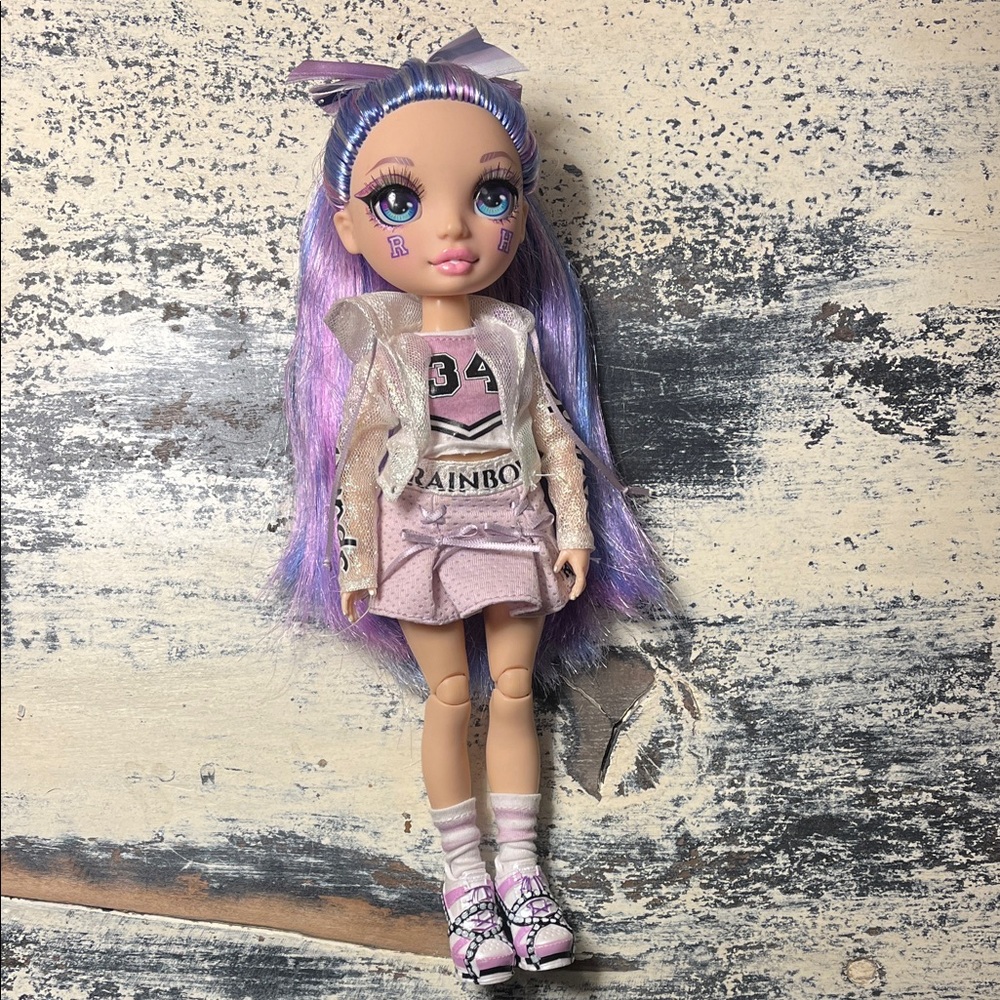 Rainbow High Cheerleader Violet Willow